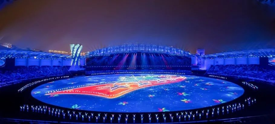 平博董事长李军受邀出席华中科技大学第十六届企业家论坛，，，，并发演出讲