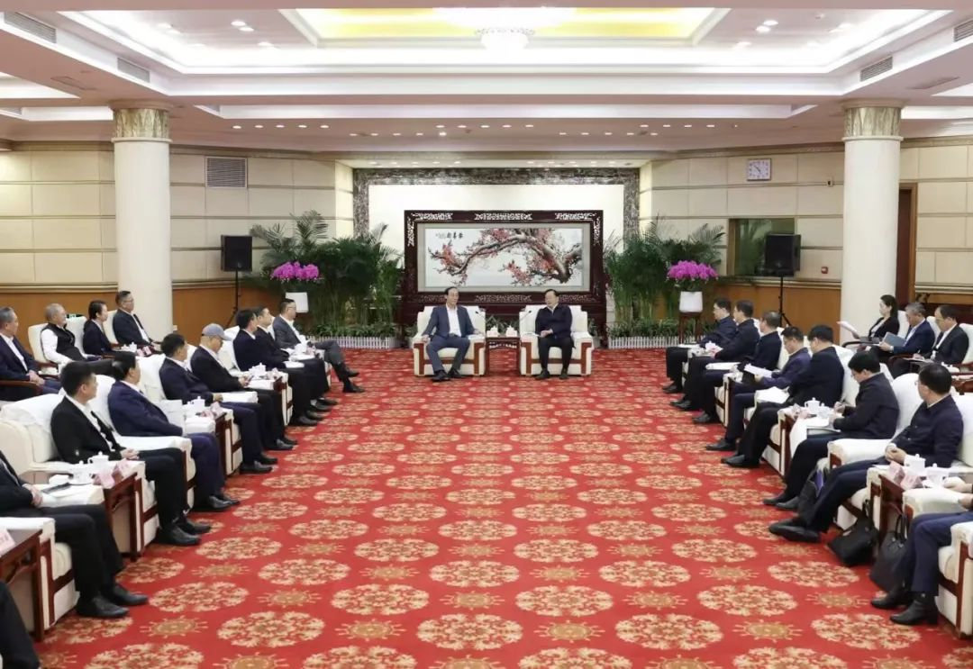 平博董事长李军受邀出席华中科技大学第十六届企业家论坛，，，，并发演出讲