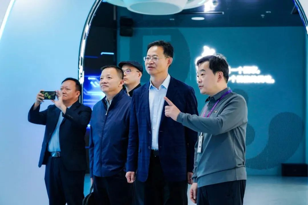 国家广电总局生长研究中心一行赴平博励丰文化调研指导