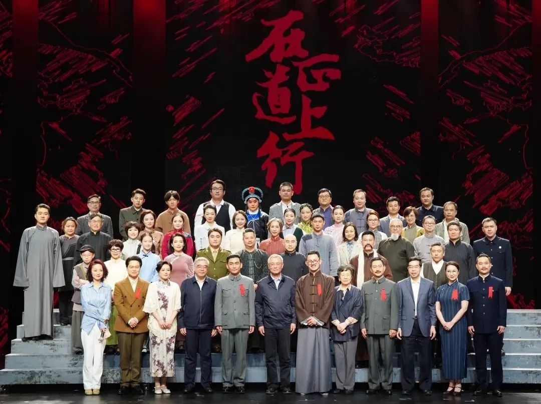 平博·蓝硕以科技赋能话剧《在正道上行》圆满上演