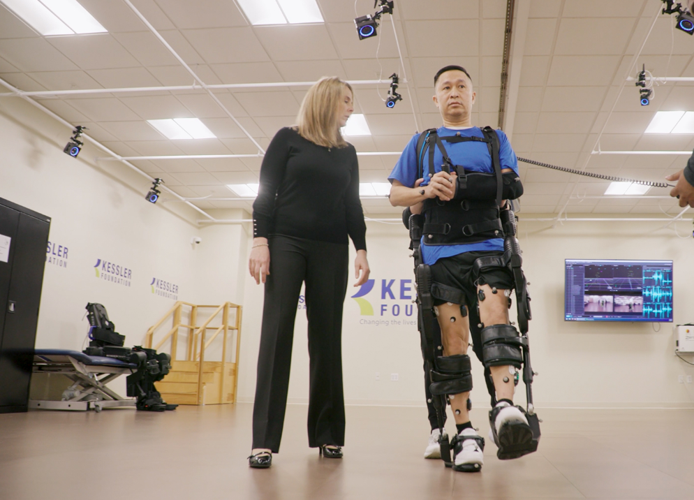外骨骼机械人让行动障碍者直立行走，，，，平博·虚拟动点OptiTrack助力人类突破能力界线